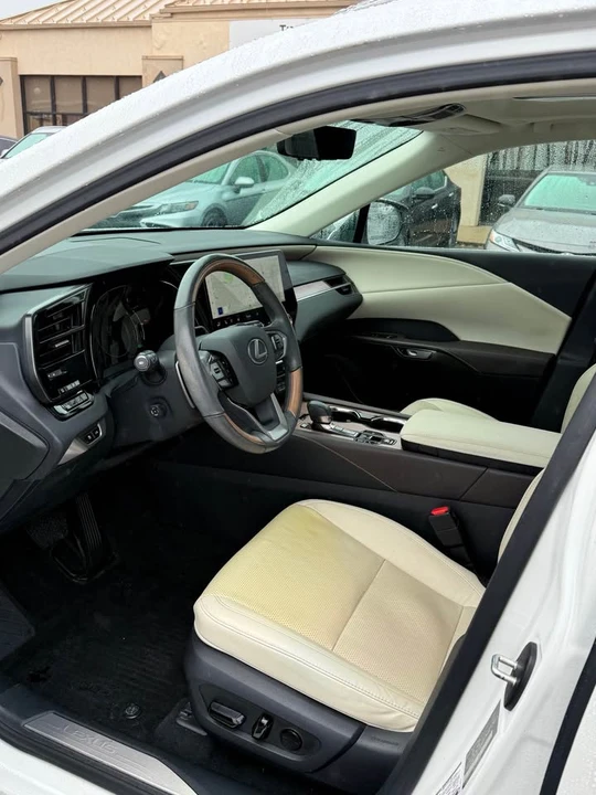 2023 Lexus RX 5th Gen - Image 10 of 14