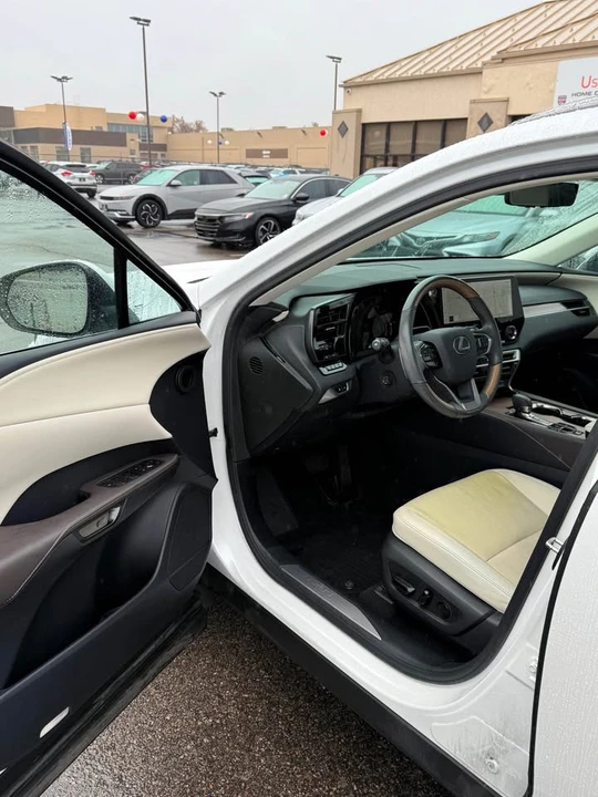 2023 Lexus RX 5th Gen - Image 11 of 14
