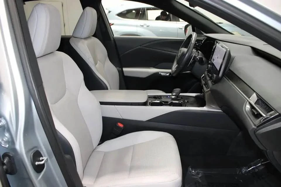 2023 Lexus RX 5th Gen - Image 6 of 7
