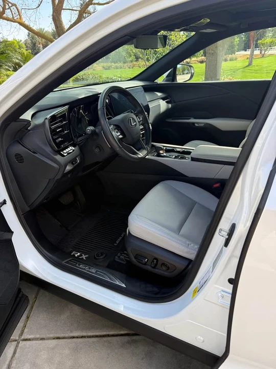 2023 Lexus RX 5th Gen - Image 5 of 10