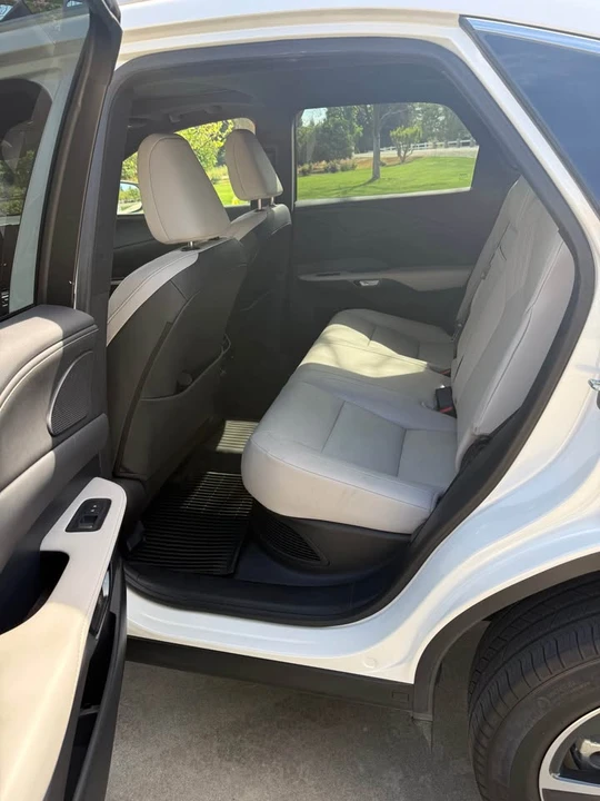 2023 Lexus RX 5th Gen - Image 6 of 10