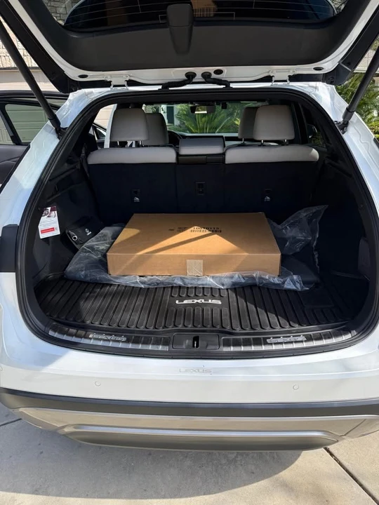 2023 Lexus RX 5th Gen - Image 8 of 10