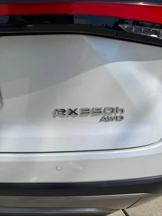 2023 Lexus RX 5th Gen - Image 9 of 10