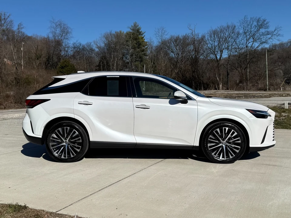 2023 Lexus RX 5th Gen - Image 7 of 12