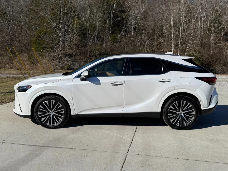 2023 Lexus RX 5th Gen - Image 8 of 12