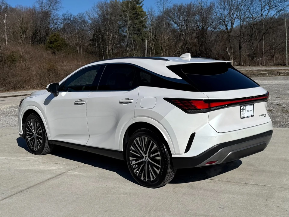 2023 Lexus RX 5th Gen - Image 4 of 12