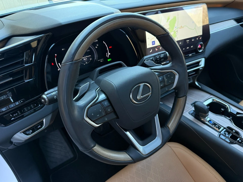 2023 Lexus RX 5th Gen - Image 10 of 12