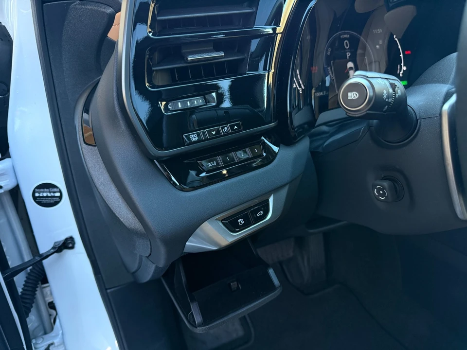 2023 Lexus RX 5th Gen - Image 9 of 12