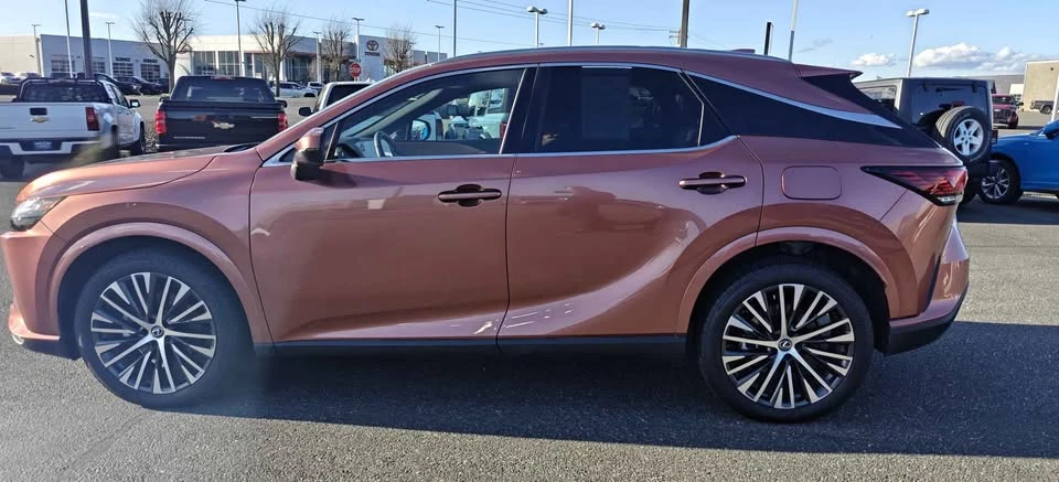 2023 Lexus RX 5th Gen - Image 7 of 16