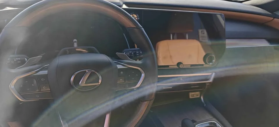 2023 Lexus RX 5th Gen - Image 11 of 16