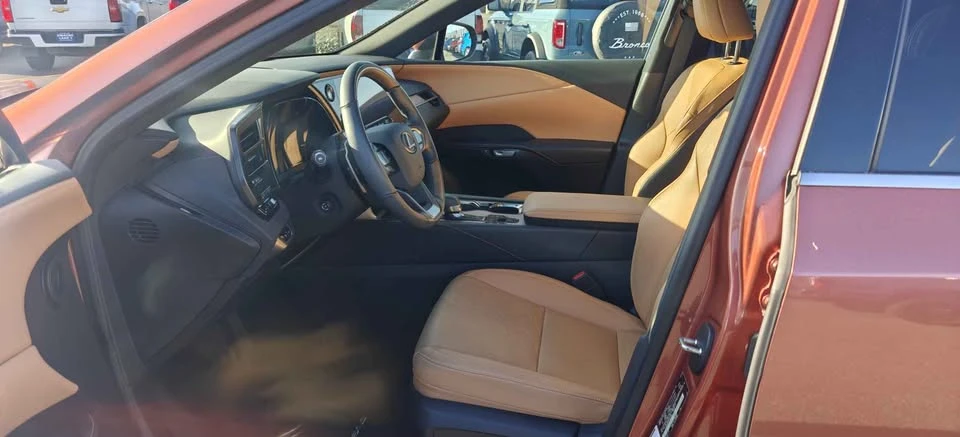 2023 Lexus RX 5th Gen - Image 9 of 16