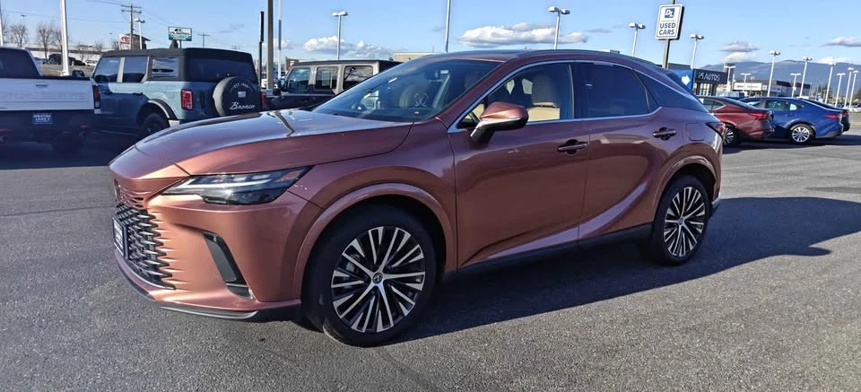 2023 Lexus RX 5th Gen - Image 8 of 16