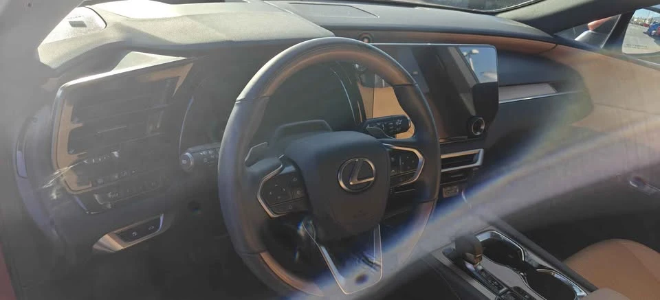 2023 Lexus RX 5th Gen - Image 10 of 16