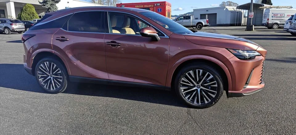 2023 Lexus RX 5th Gen - Image 3 of 16