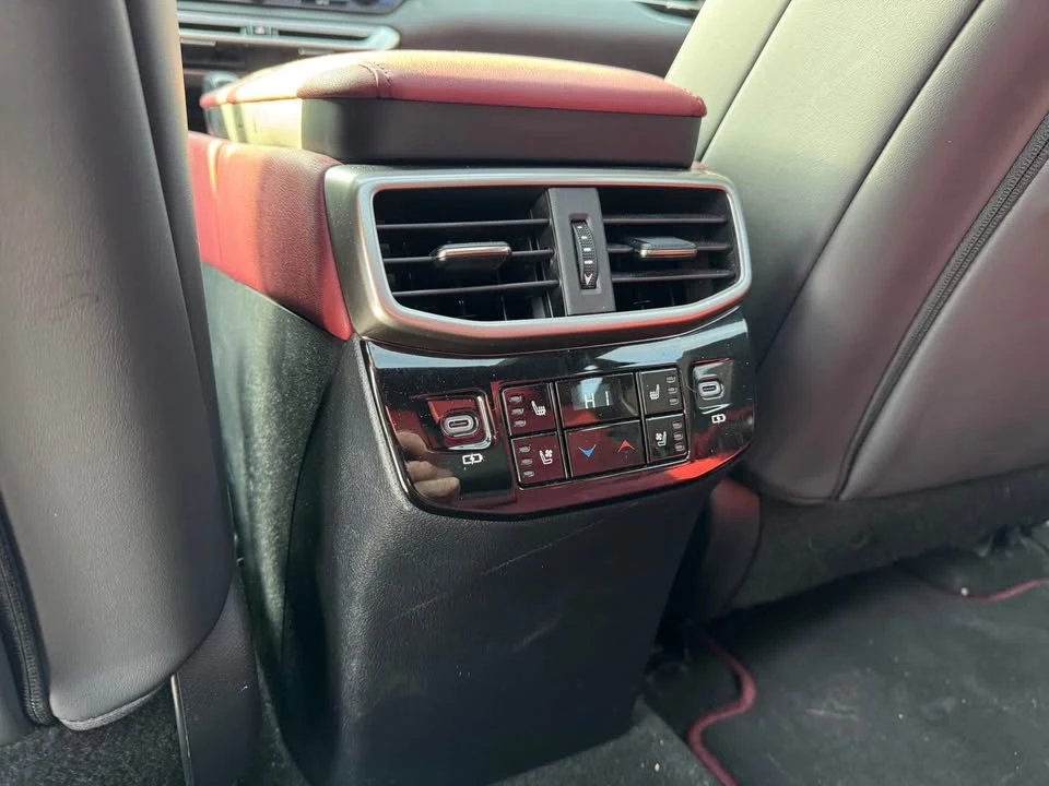 2023 Lexus RX 5th Gen - Image 13 of 17
