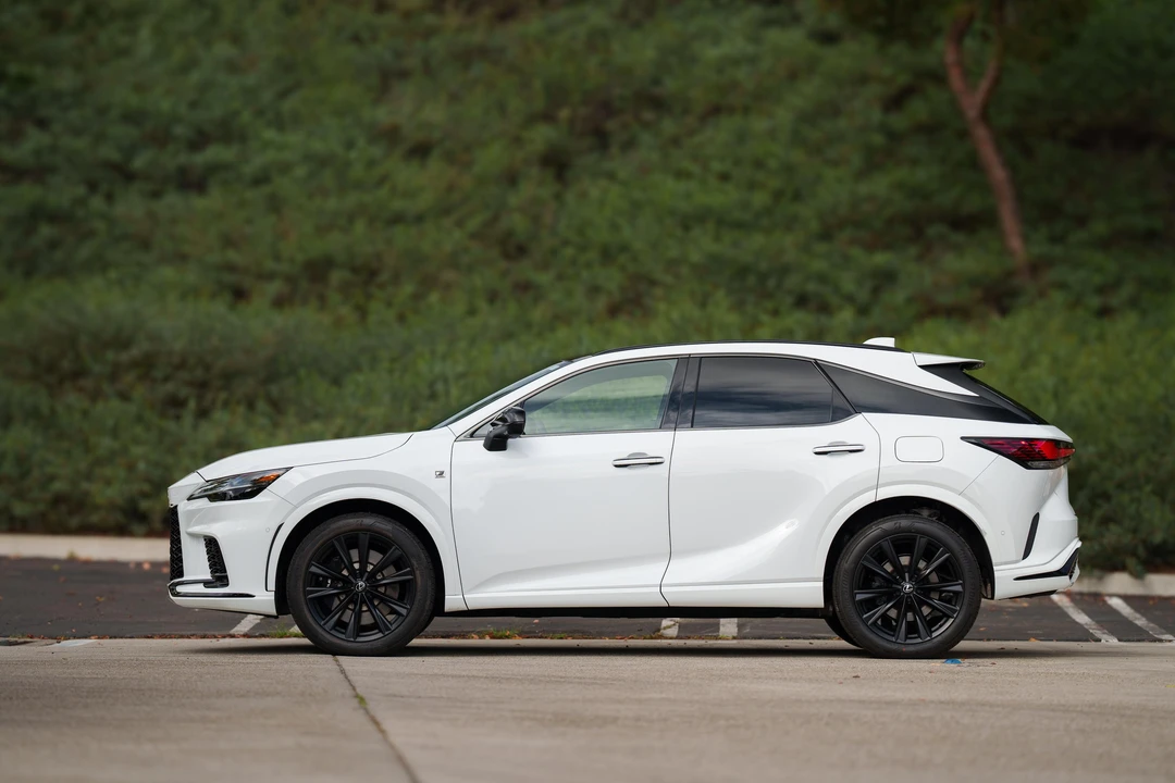 2023 Lexus RX 5th Gen - Image 6 of 31