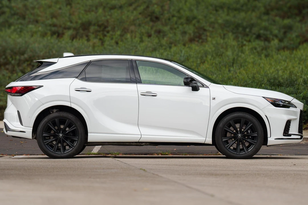 2023 Lexus RX 5th Gen - Image 3 of 31