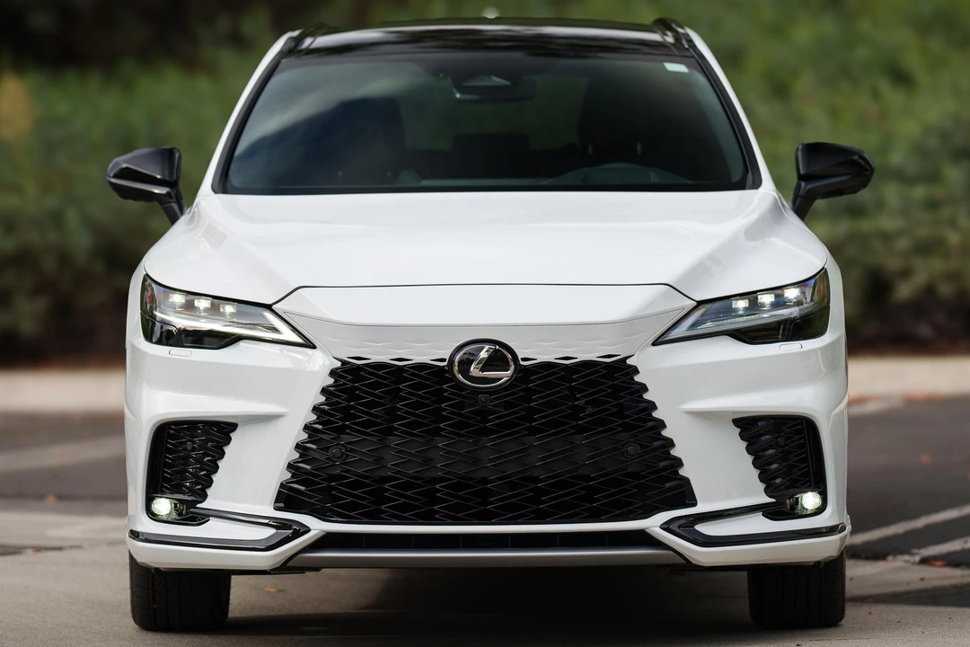 2023 Lexus RX 5th Gen - Image 2 of 31