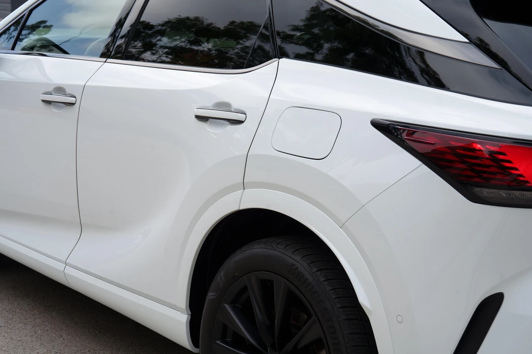 2023 Lexus RX 5th Gen - Image 18 of 31