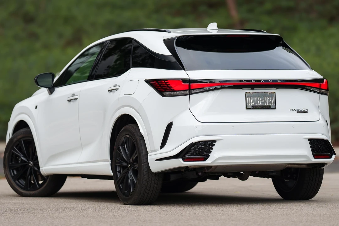 2023 Lexus RX 5th Gen - Image 4 of 31