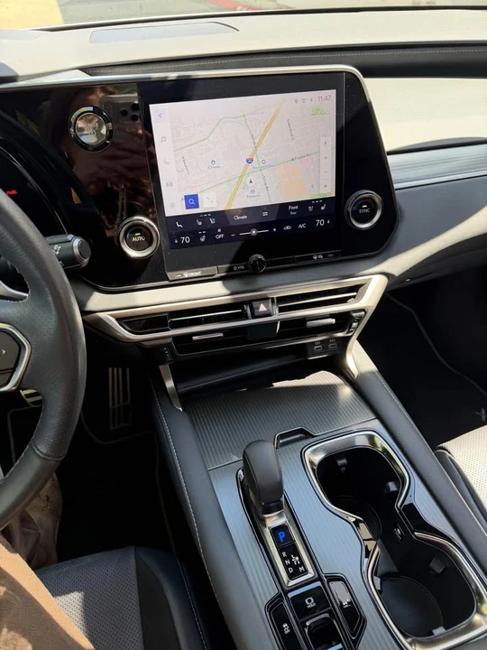 2023 Lexus RX 5th Gen - Image 15 of 20