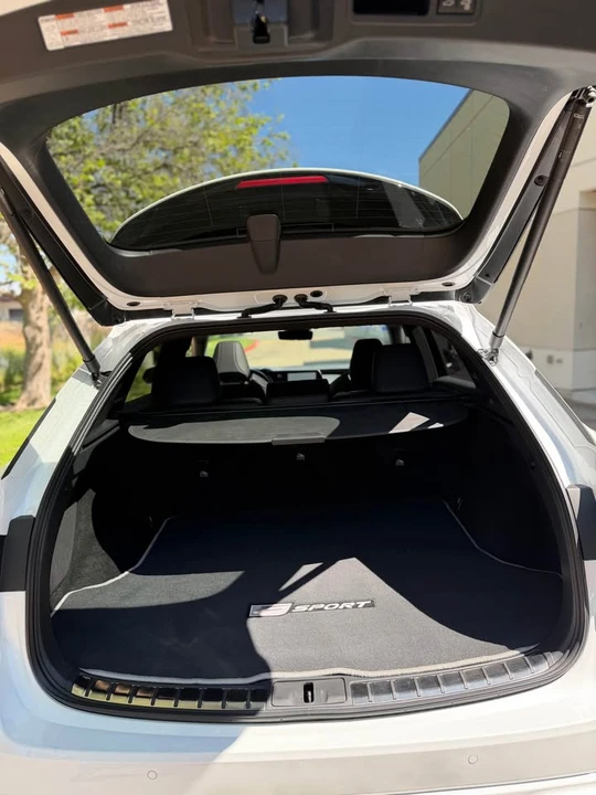 2023 Lexus RX 5th Gen - Image 6 of 20