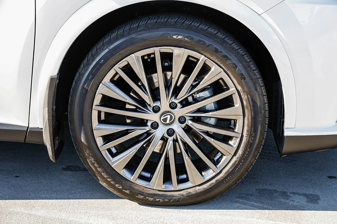 2023 Lexus RX 5th Gen - Image 9 of 12