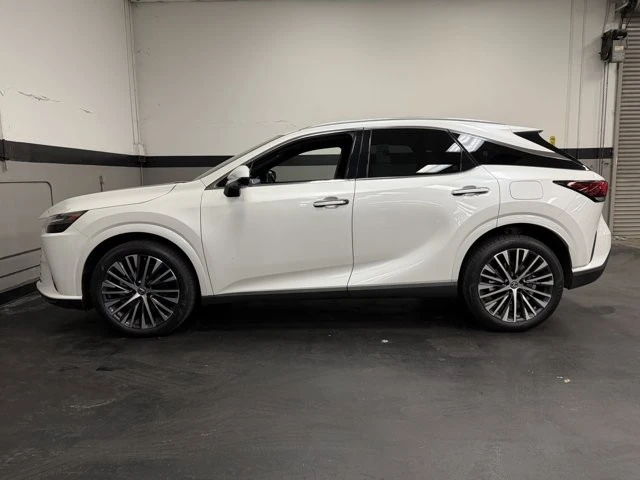 2023 Lexus RX 5th Gen - Image 9 of 12