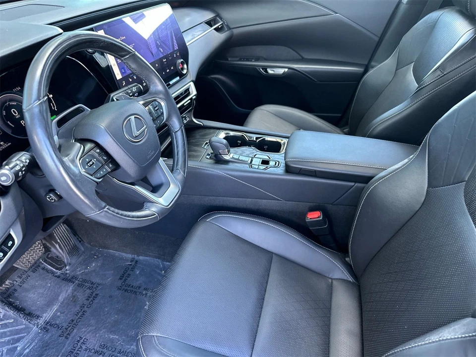 2023 Lexus RX 5th Gen - Image 10 of 12