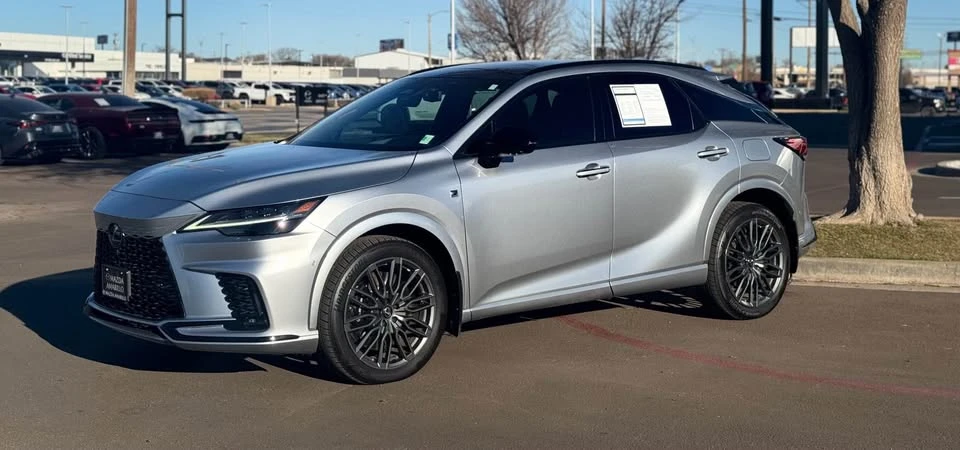2023 Lexus RX 5th Gen - Image 4 of 12