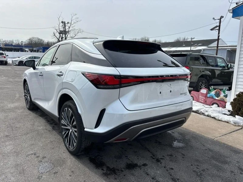2023 Lexus RX 5th Gen - Image 4 of 12