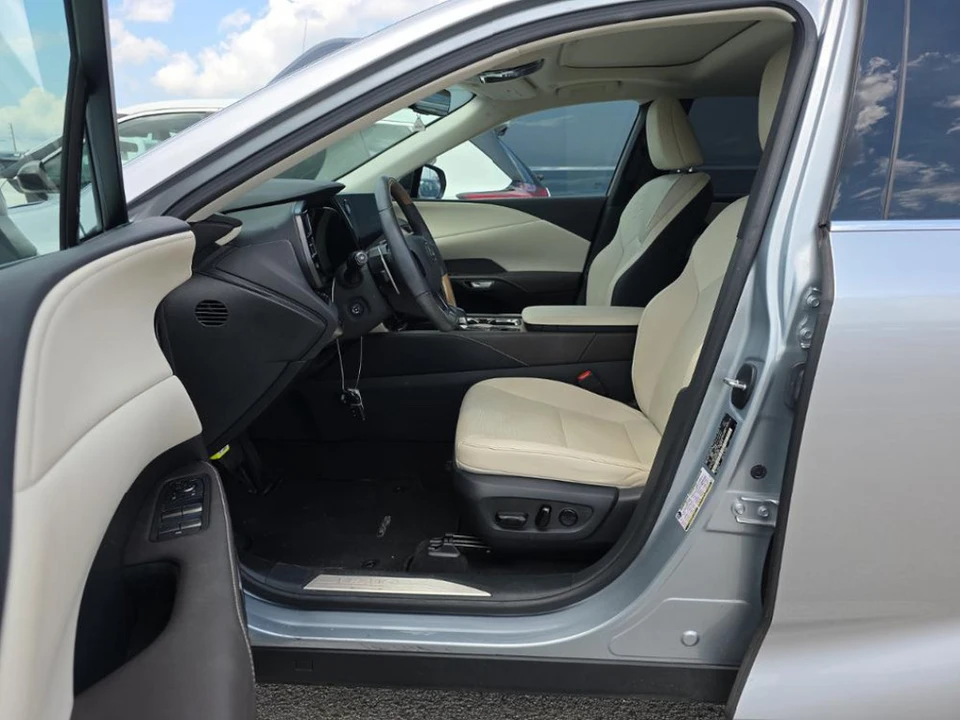 2023 Lexus RX 5th Gen - Image 4 of 10