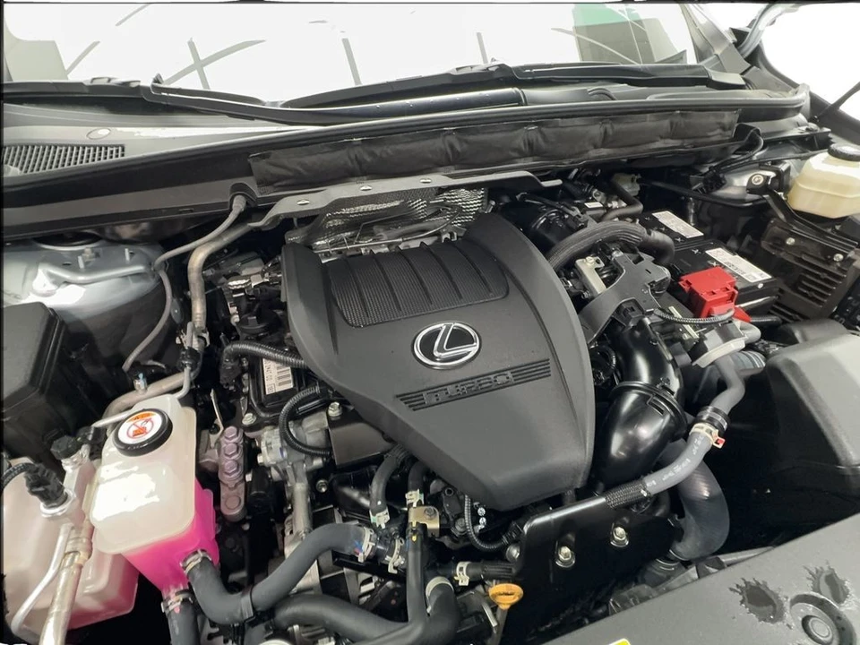 2023 Lexus RX 5th Gen - Image 18 of 21