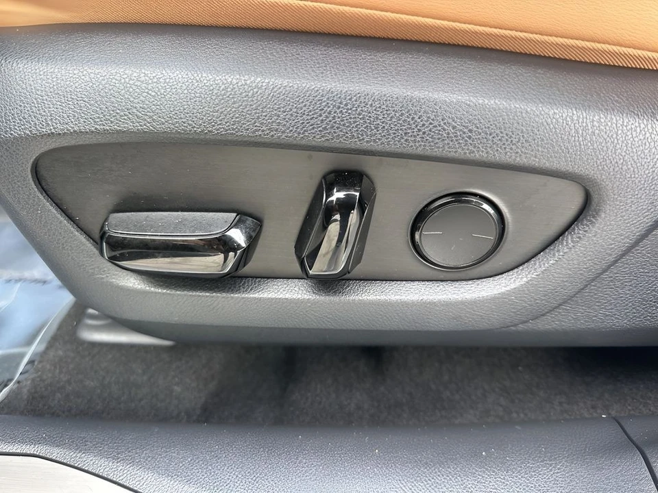 2023 Lexus RX 5th Gen - Image 10 of 12