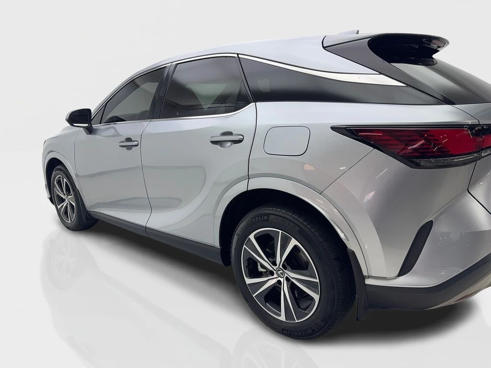 2023 Lexus RX 5th Gen - Image 14 of 21
