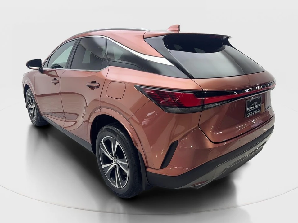 2023 Lexus RX 5th Gen - Image 9 of 12