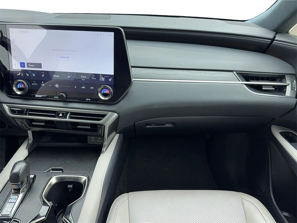 2023 Lexus RX 5th Gen - Image 19 of 21