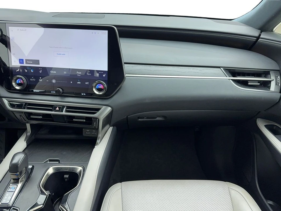 2023 Lexus RX 5th Gen - Image 19 of 21