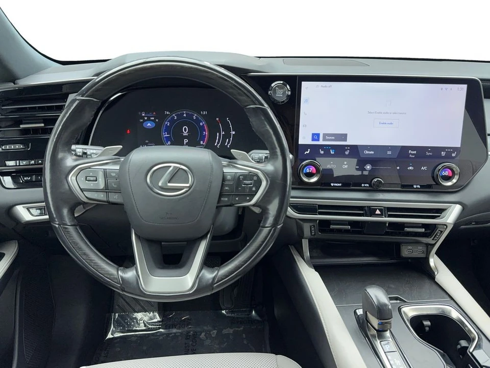 2023 Lexus RX 5th Gen - Image 17 of 21