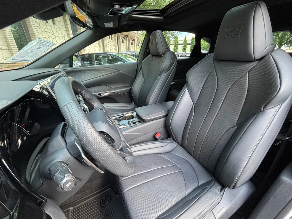 2023 Lexus RX 5th Gen - Image 19 of 31