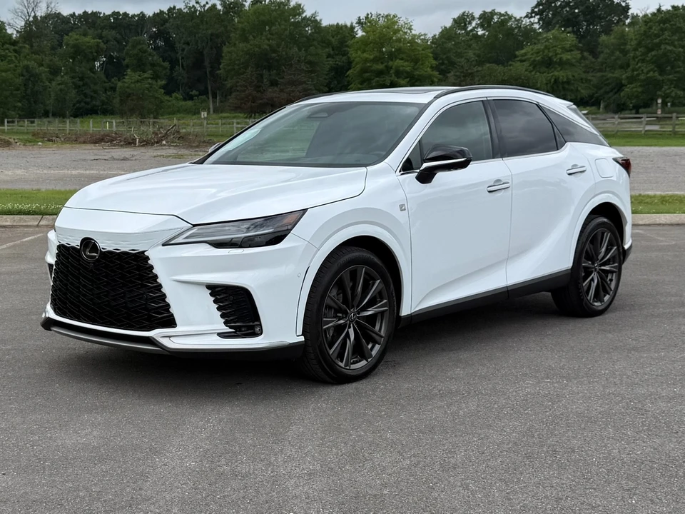 2023 Lexus RX 5th Gen - Image 2 of 31