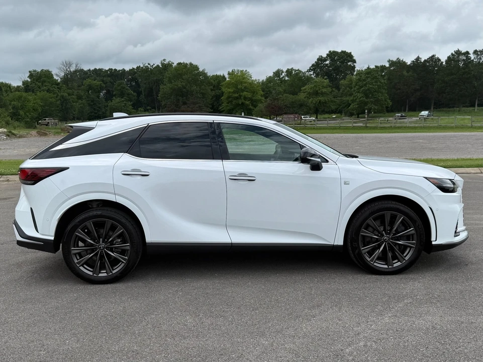 2023 Lexus RX 5th Gen - Image 8 of 31