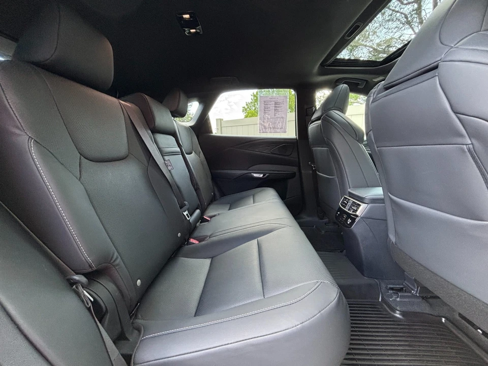 2023 Lexus RX 5th Gen - Image 26 of 31