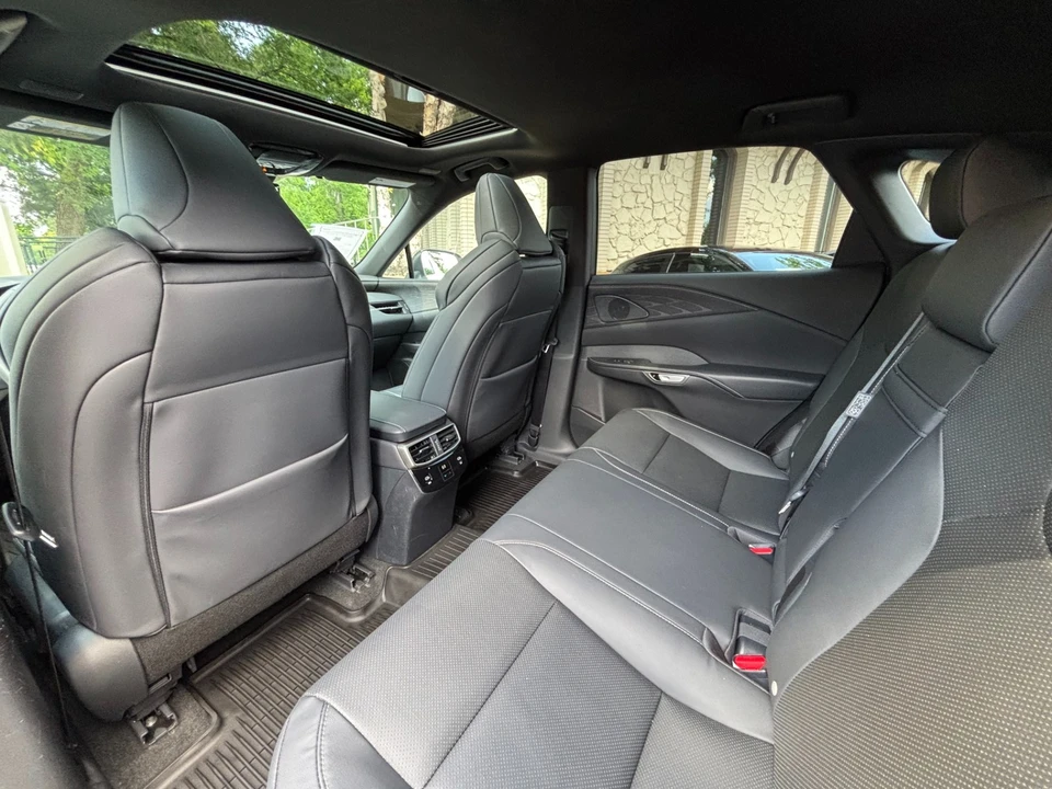 2023 Lexus RX 5th Gen - Image 23 of 31