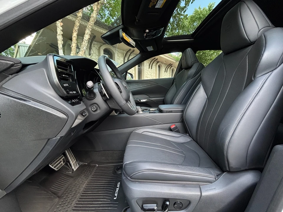 2023 Lexus RX 5th Gen - Image 18 of 31