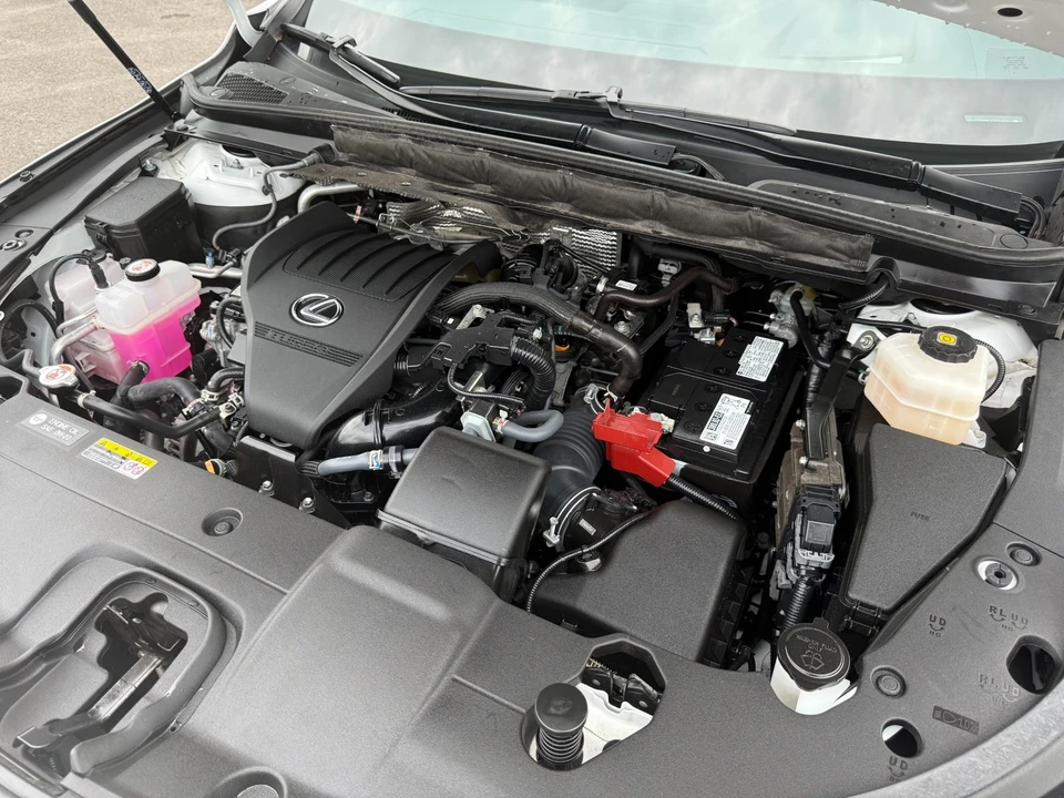 2023 Lexus RX 5th Gen - Image 17 of 31