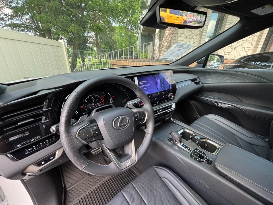 2023 Lexus RX 5th Gen - Image 21 of 31