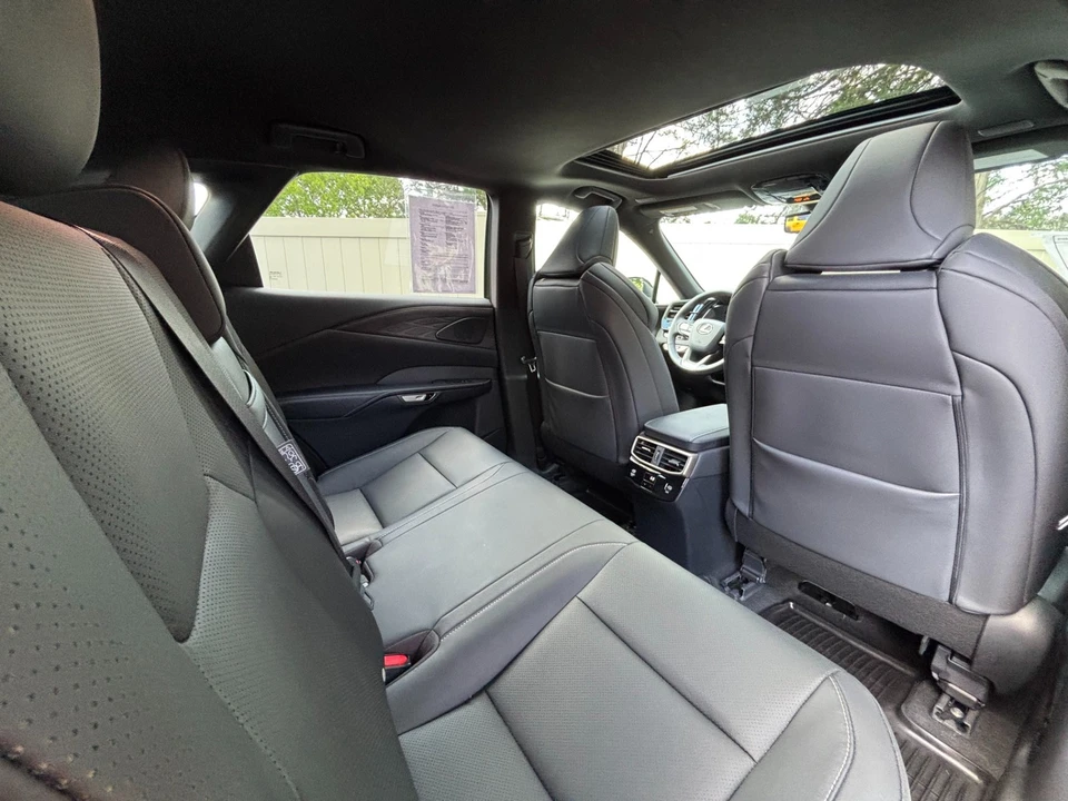 2023 Lexus RX 5th Gen - Image 27 of 31