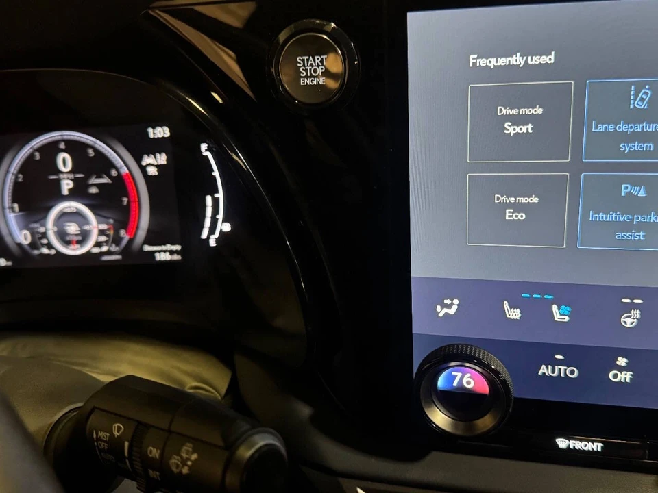 2023 Lexus RX 5th Gen - Image 10 of 12