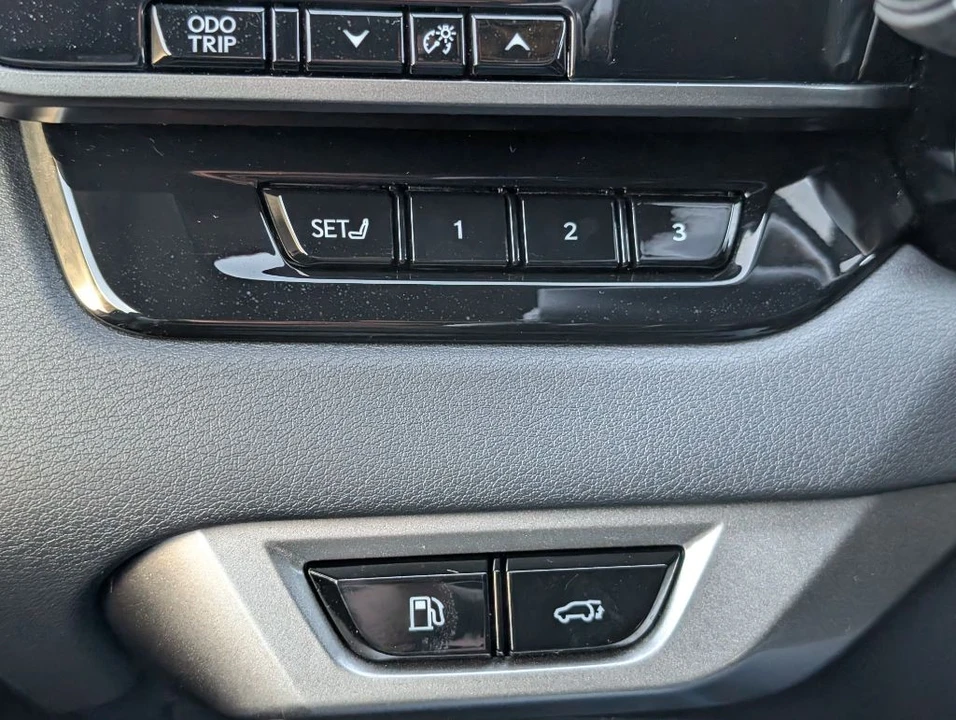 2023 Lexus RX 5th Gen - Image 12 of 27